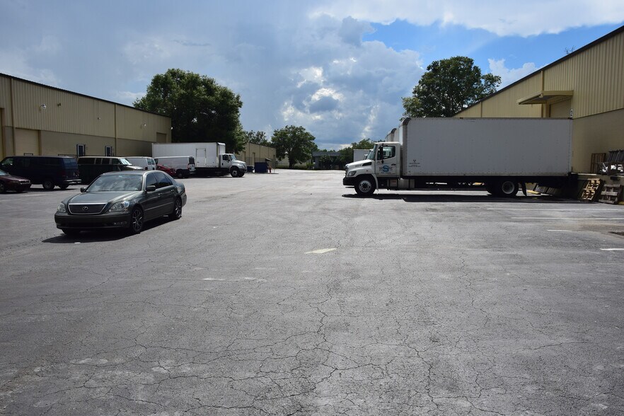 More Photos Of 6333-6339 All American Blvd, Orlando Warehouse For Lease