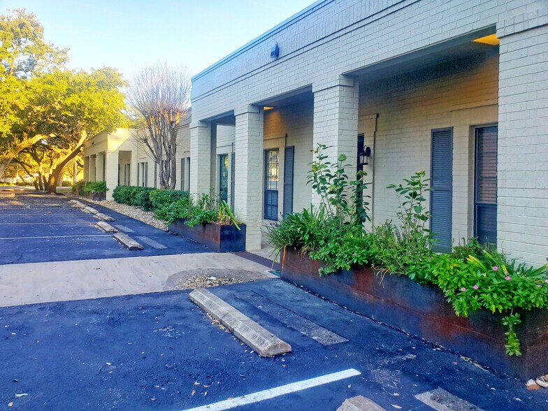 More Photos Of 11754 Jollyville Rd, Austin Office For Lease