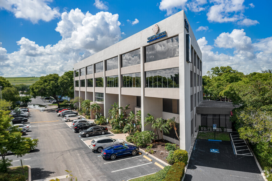 Primary Photo Of 2001 W Sample Rd, Pompano Beach Office For Lease