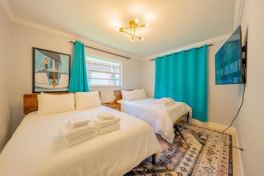 More Photos Of 648 Poinsettia Ave, Clearwater Beach Hotel For Sale