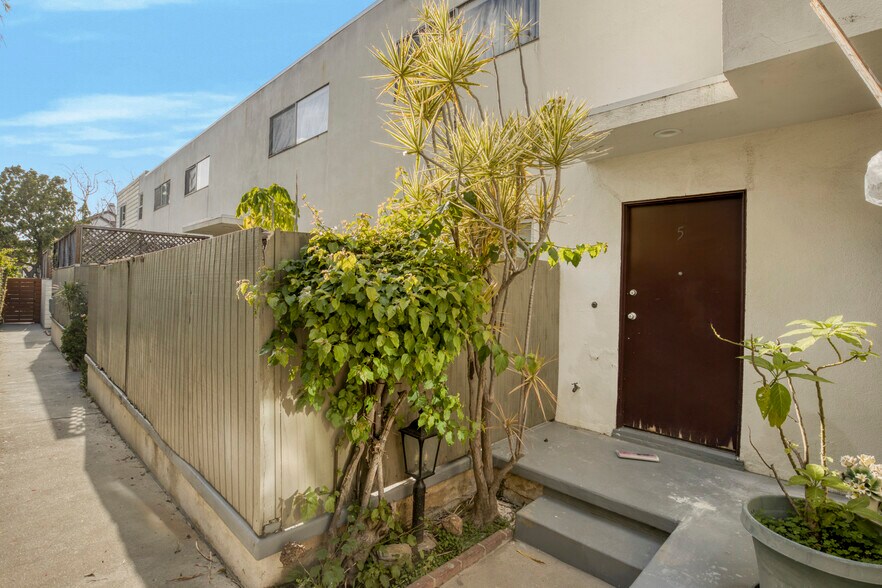 More Photos Of 1507 Berkeley St, Santa Monica Apartments For Sale