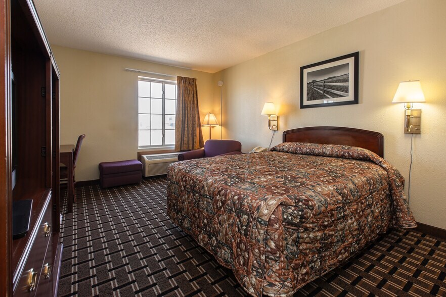 More Photos Of 2093 W Oklahoma Ave, Ulysses Hotel For Sale