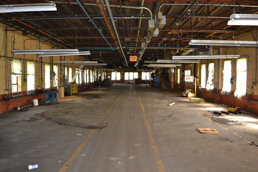 More Photos Of 315 Poston Dr, Crawfordsville Manufacturing For Sale