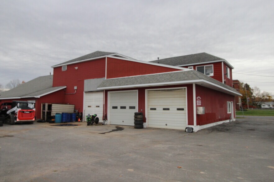 More Photos Of 585 S Main St, Central Square Auto Dealership For Sale