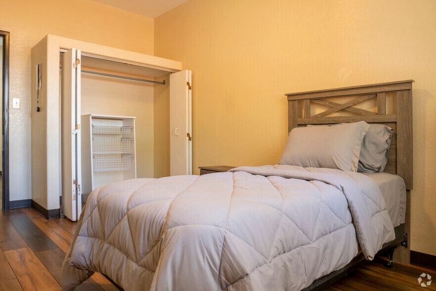 More Photos Of 428 Western Ave, Brush Assisted Living For Sale