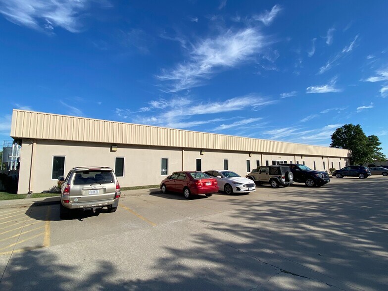 Primary Photo Of 1009-1013 SE Browning Ave, Lee's Summit Research And Development For Lease