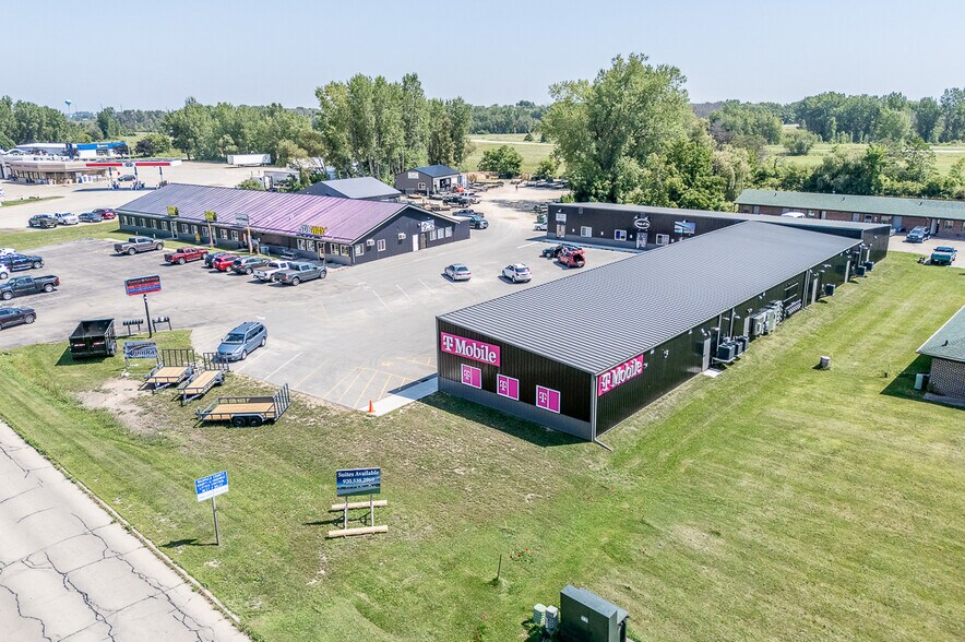 More Photos Of 1186 N Shawano St, New London General Retail For Lease