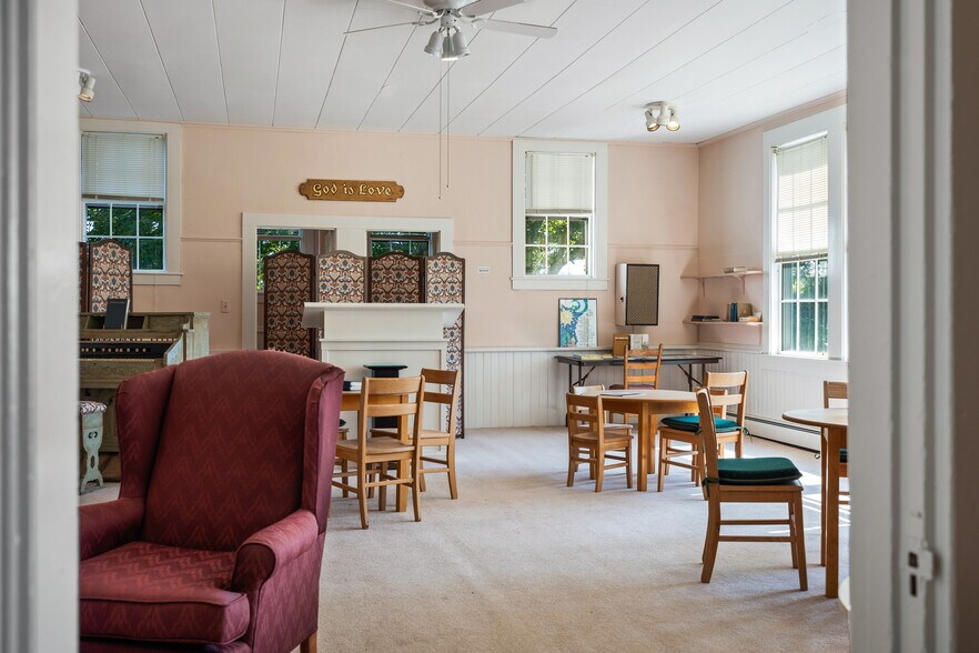 More Photos Of 25 Oak St, Boothbay Harbor Specialty For Sale