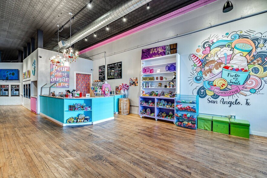 More Photos Of 17 W Beauregard Ave, San Angelo General Retail For Sale