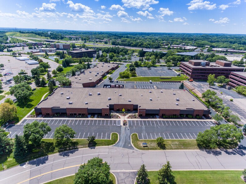 More Photos Of 5900-5950 Clearwater Dr, Minnetonka Research And Development For Lease