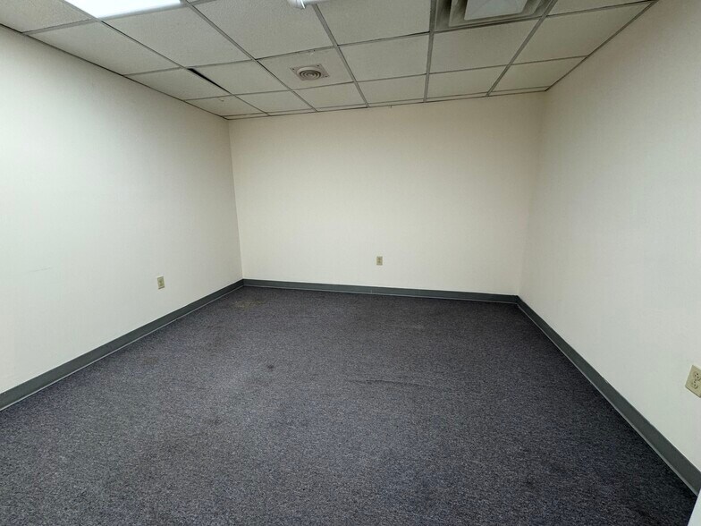 More Photos Of 760-780 N Main St, Providence Medical For Lease