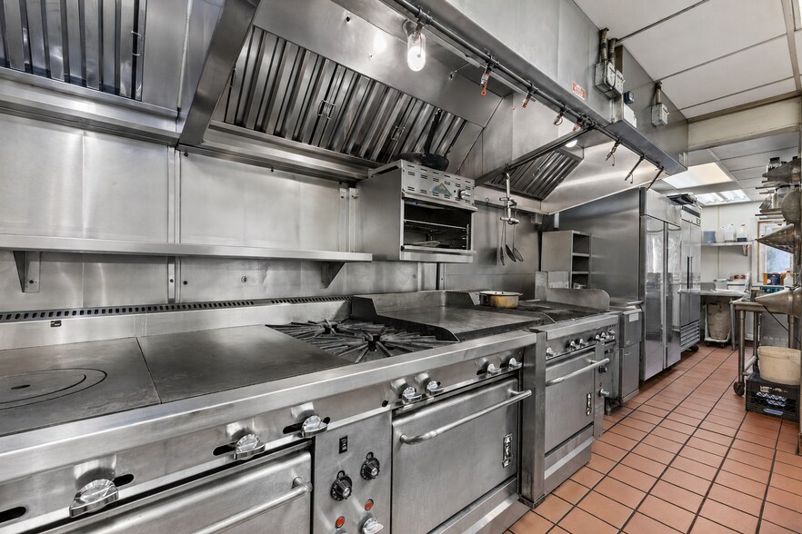 More Photos Of 17001 W Greenfield Ave, New Berlin Restaurant For Sale