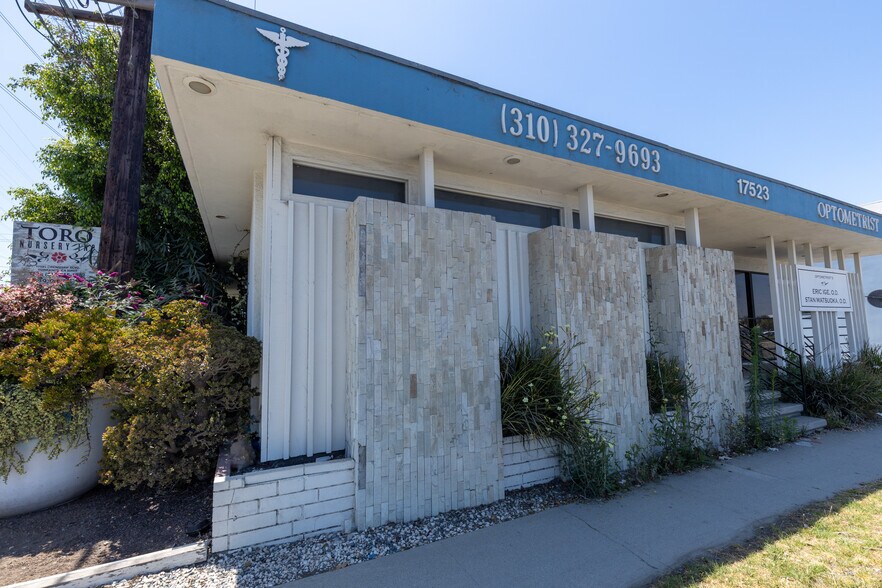 More Photos Of 17523 Crenshaw Blvd, Torrance Medical For Sale