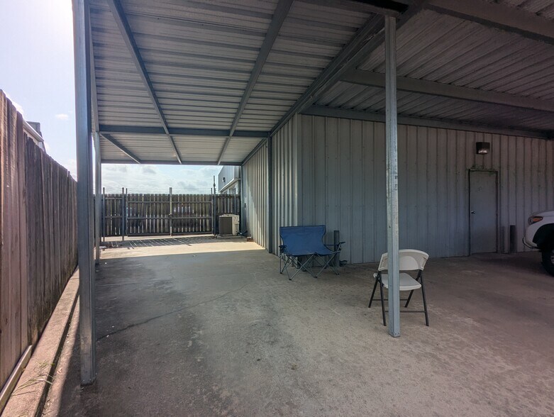 More Photos Of 2348 Highway 69 N, Nederland Office For Sale