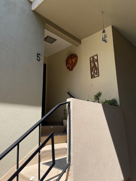 More Photos Of 937 Hilldale Ave, West Hollywood Apartments For Sale