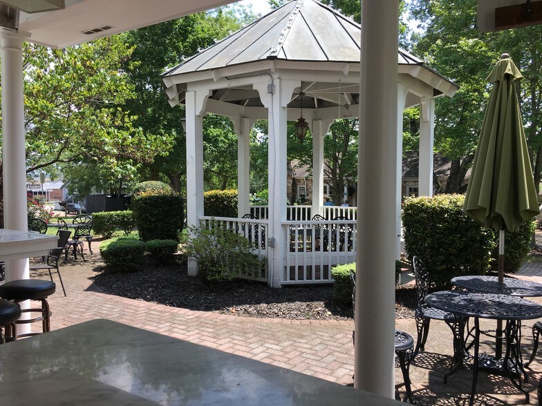 More Photos Of 1055 Canton St, Roswell Storefront Retail Office For Lease