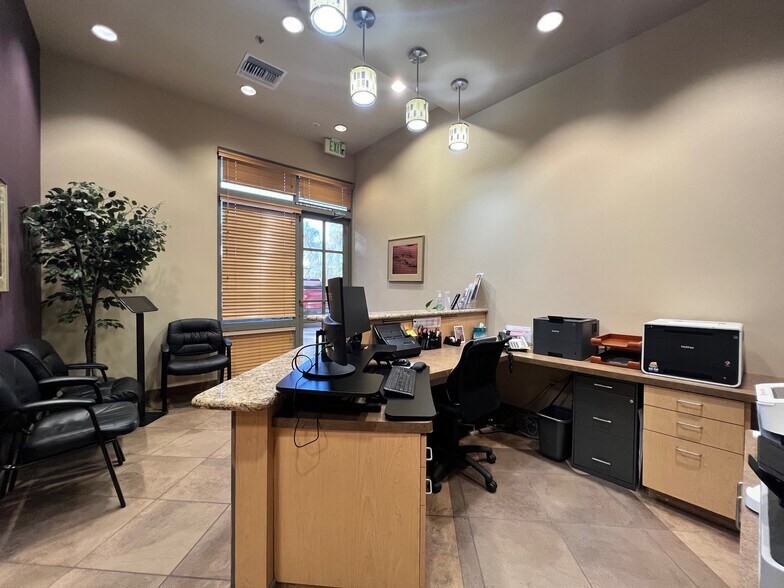 More Photos Of 6677 W Thunderbird Rd, Glendale Medical For Sale