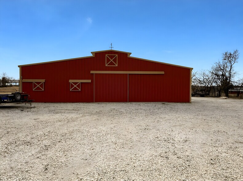 More Photos Of 5871 Milam Rd, Denton Flex For Sale