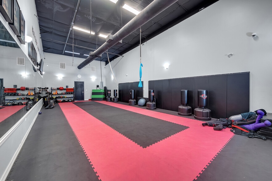 More Photos Of 11715 Spring Cypress Rd, Tomball Storefront For Lease