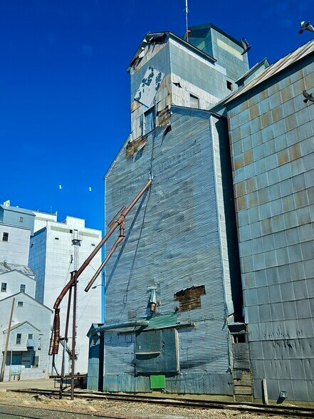 More Photos Of 120 4th Ave SE, Conrad Industrial For Sale