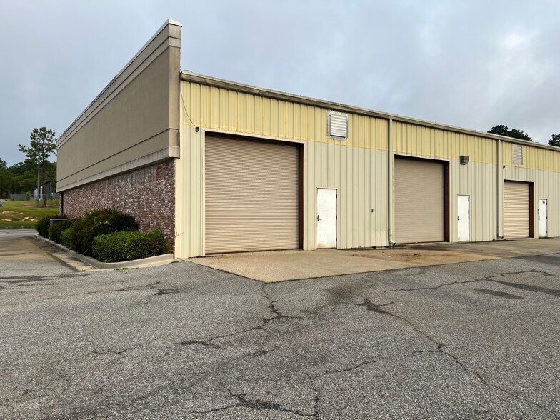 More Photos Of 6074 Business Park Dr, Columbus Light Distribution For Lease
