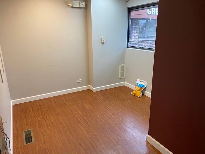 More Photos Of 1240-1290 Bamburg Ct, Hanover Park Medical For Lease