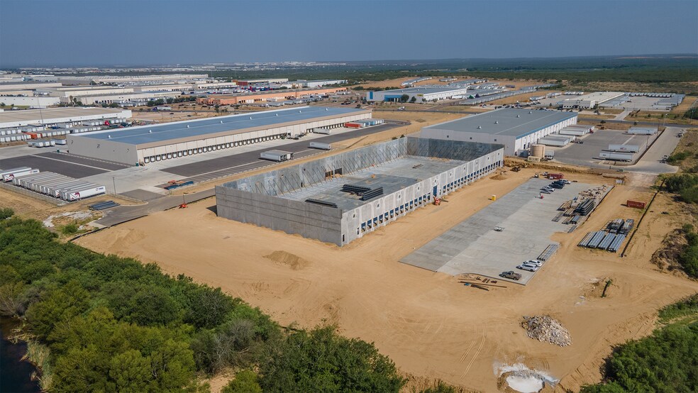 More Photos Of 9001 Killam Industial Blvd, Laredo Distribution For Lease