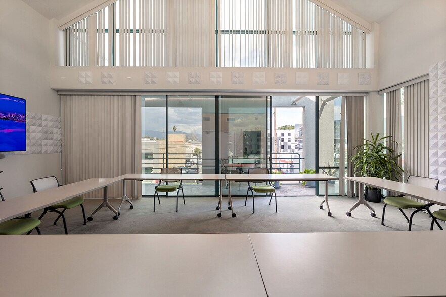 More Photos Of 4123 Lankershim Blvd, North Hollywood Office For Sale