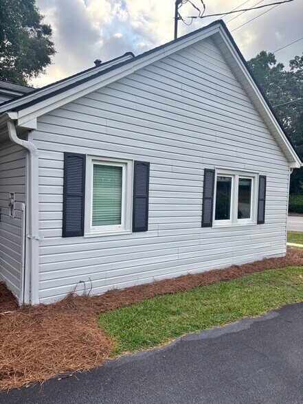 More Photos Of 494 W Crogan St, Lawrenceville Office Residential For Lease