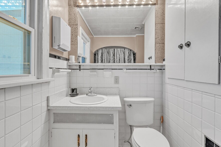 More Photos Of 3700 Trellis Ct, Oklahoma City Office Residential For Sale