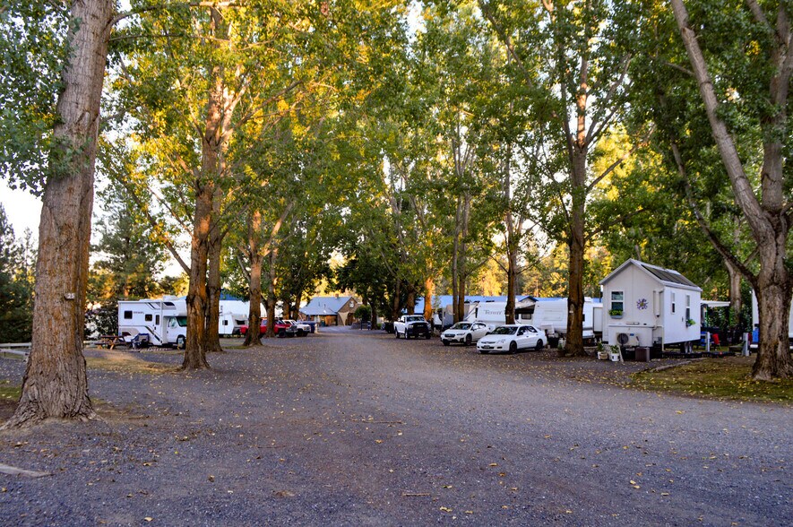 More Photos Of 978 US-395, Kettle Falls Hospitality For Sale