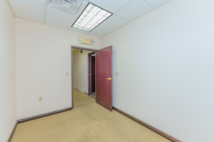 More Photos Of 10 Maxwell Dr, Clifton Park Medical For Lease