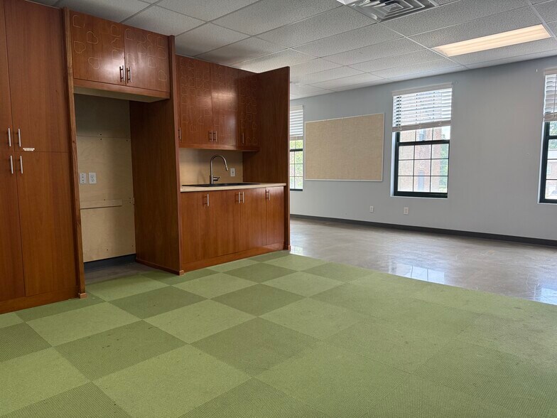 More Photos Of 201-217 N Main St, Versailles Storefront Retail Office For Lease