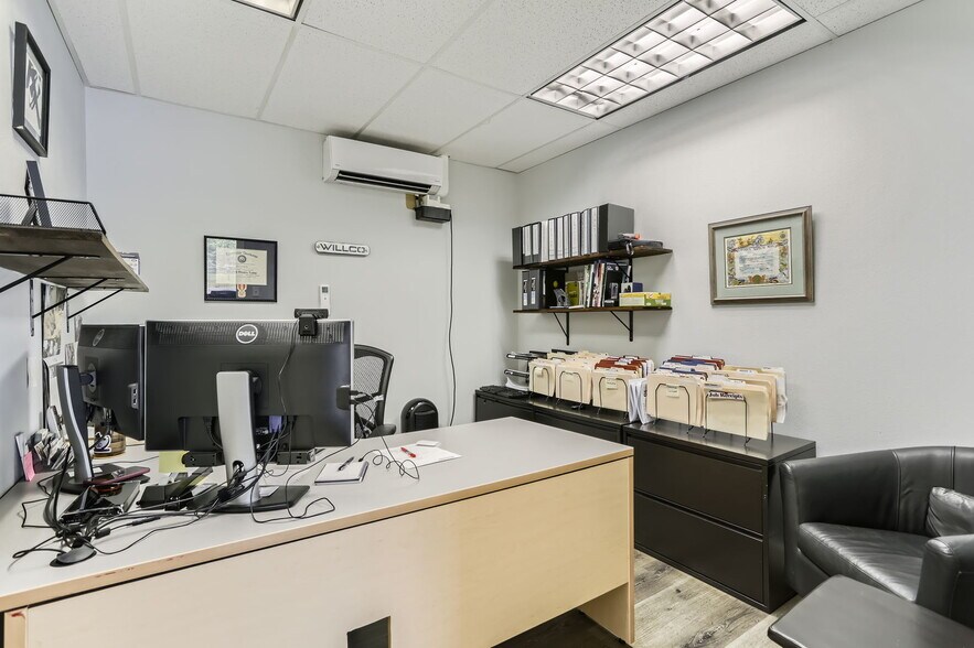 More Photos Of 5215 SE Flavel Dr, Portland Freestanding For Lease