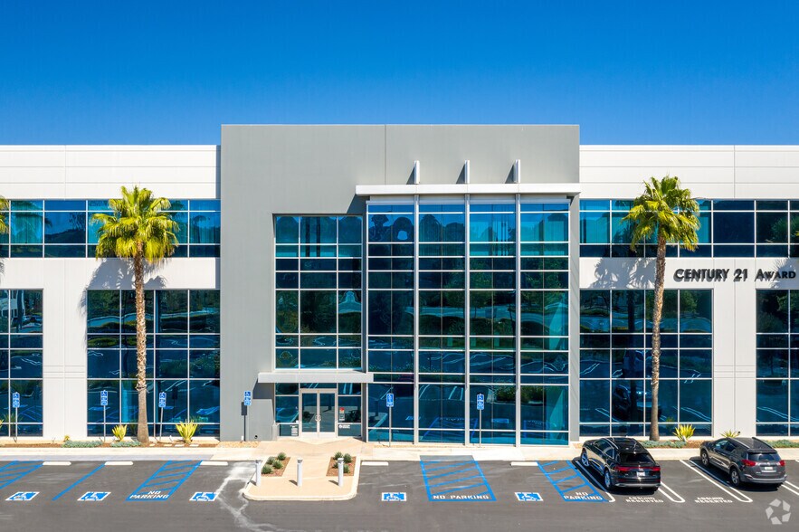 More Photos Of 160 N Riverview Dr, Anaheim Office For Lease