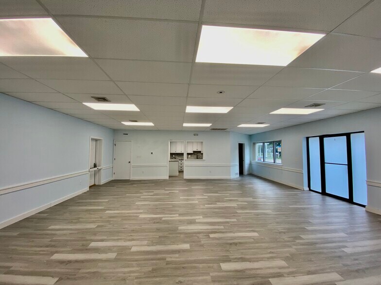 More Photos Of 2 Center St, Tariffville Freestanding For Sale