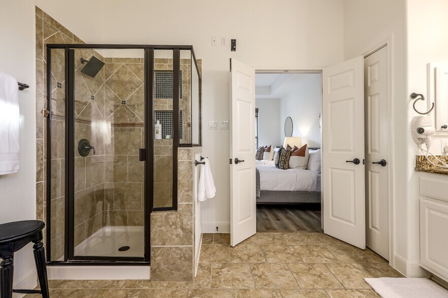 More Photos Of 8601 Zyle Rd, Austin Specialty For Sale