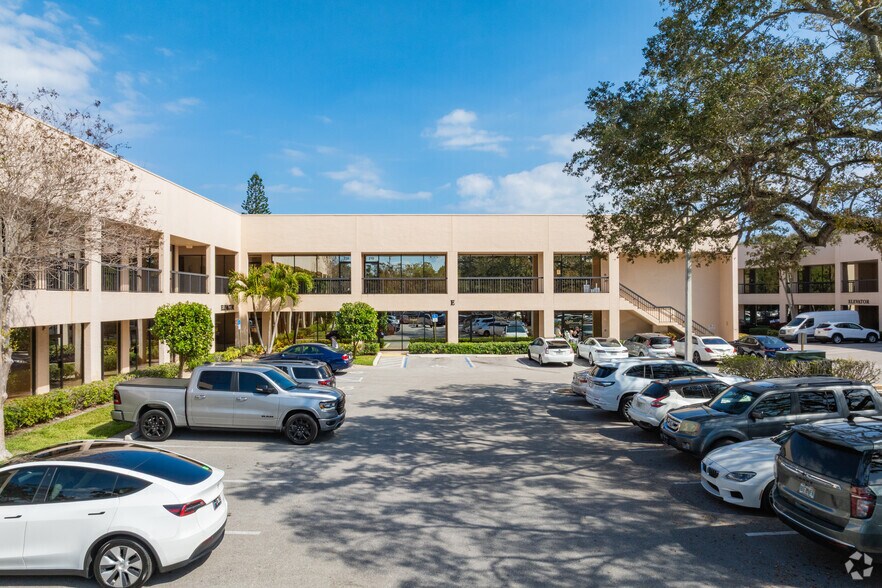 More Photos Of 11382 Prosperity Farms Rd, Palm Beach Gardens Medical For Lease