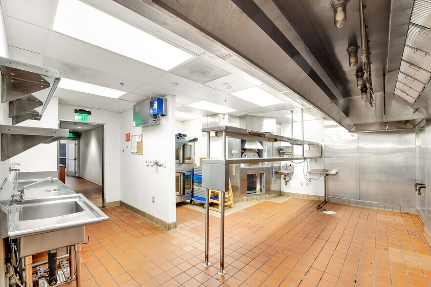 More Photos Of 701 W 7th St, Los Angeles Apartments For Lease