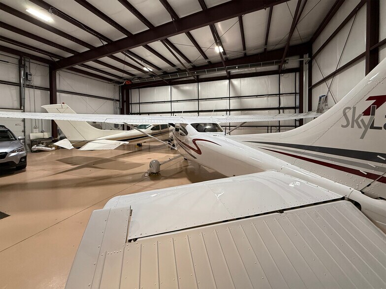 More Photos Of 5293-5297 Gulf Stream Ct, Loveland Airplane Hangar For Sale