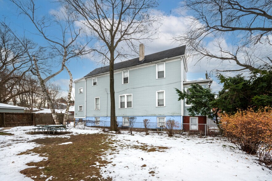 More Photos Of 2043 Asbury Ave, Evanston Multifamily For Sale