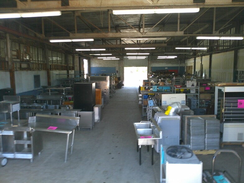 More Photos Of 1319 N Gordon St, Alvin Warehouse For Sale