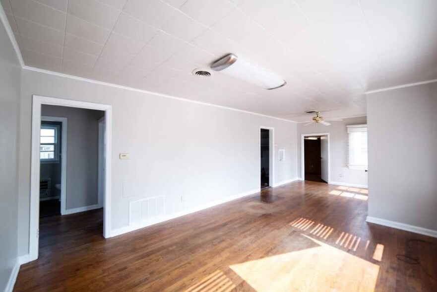 More Photos Of 920 N Main St, Stillwater Flex For Lease