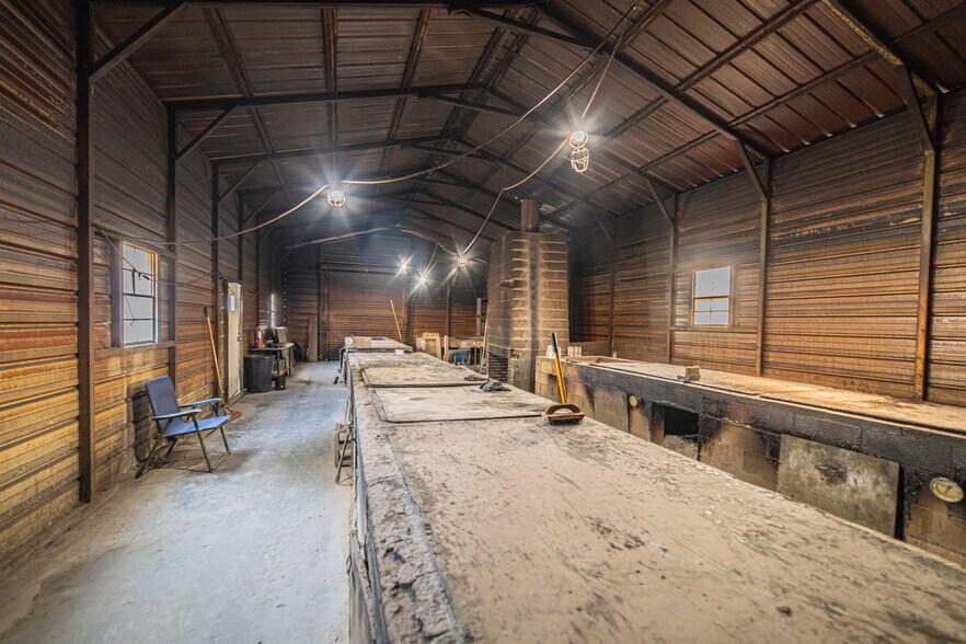 More Photos Of 728 US Highway 62, Grand Rivers Specialty For Sale