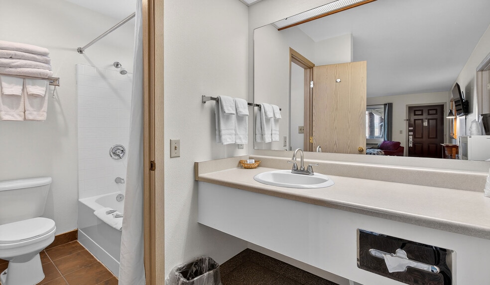 More Photos Of 102 E Greenwood St, Enterprise Hotel For Sale