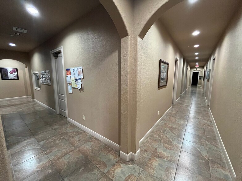 More Photos Of 1314 E Sonterra Blvd, San Antonio Office For Sale