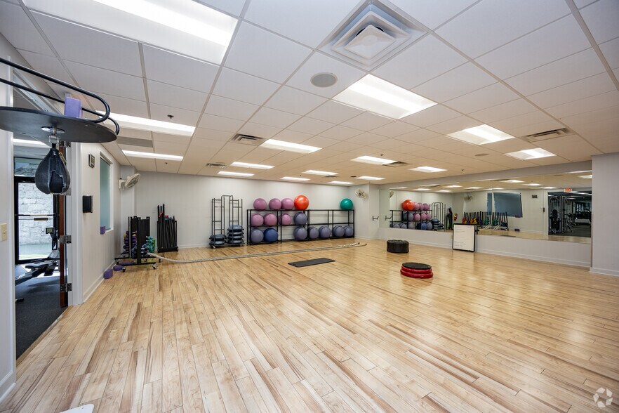 More Photos Of 210 Interstate N Pky SE, Atlanta Unknown For Lease