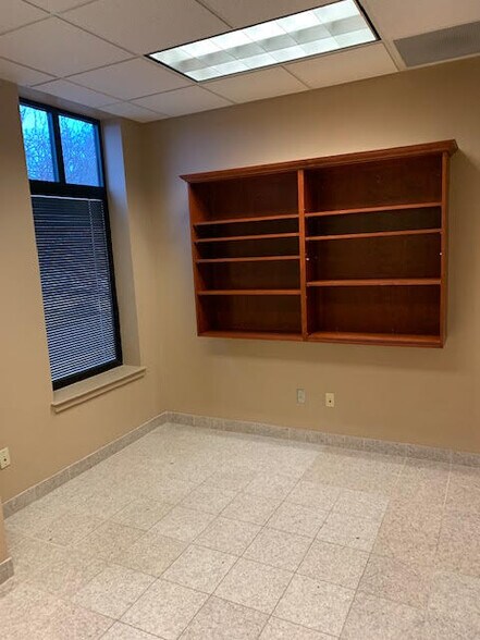 More Photos Of 1303 N Mound St, Nacogdoches Medical For Sale