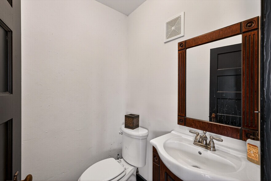 More Photos Of 614 High St, Comfort Storefront Retail Residential For Sale