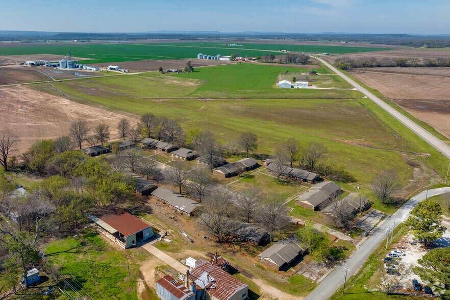 More Photos Of 100 W. Oak St., Webbers Falls Apartments For Sale